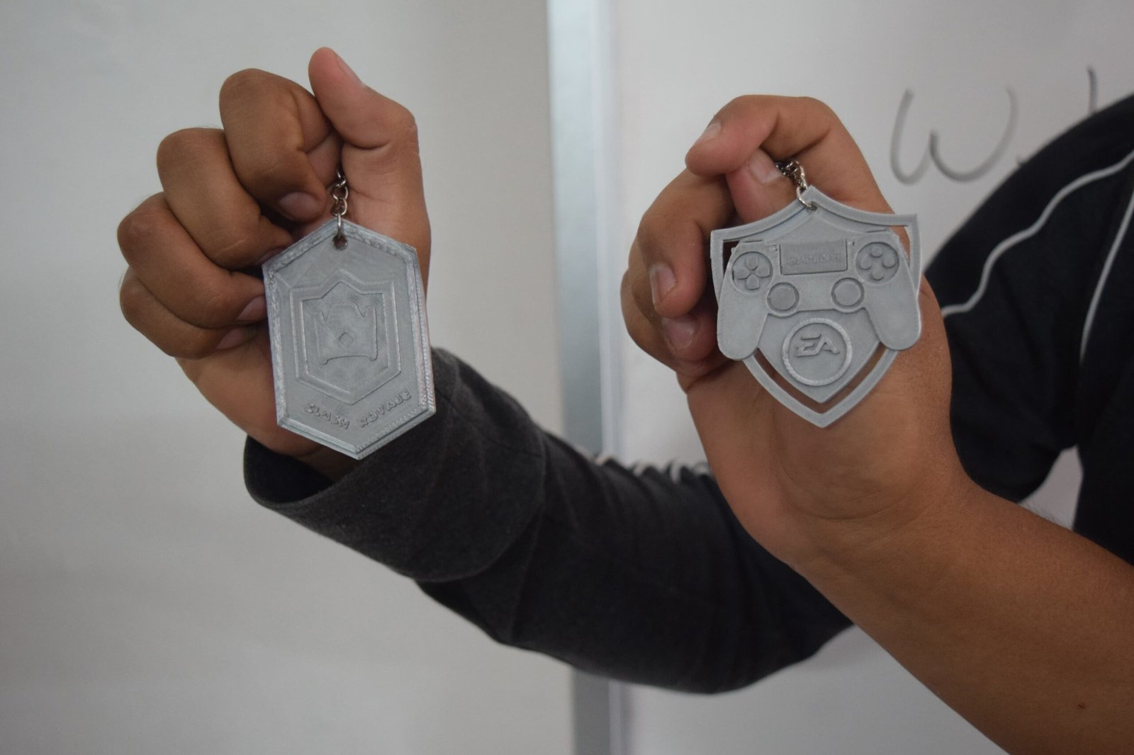 Llaveros Clash Royale y Gaming UTP 2025